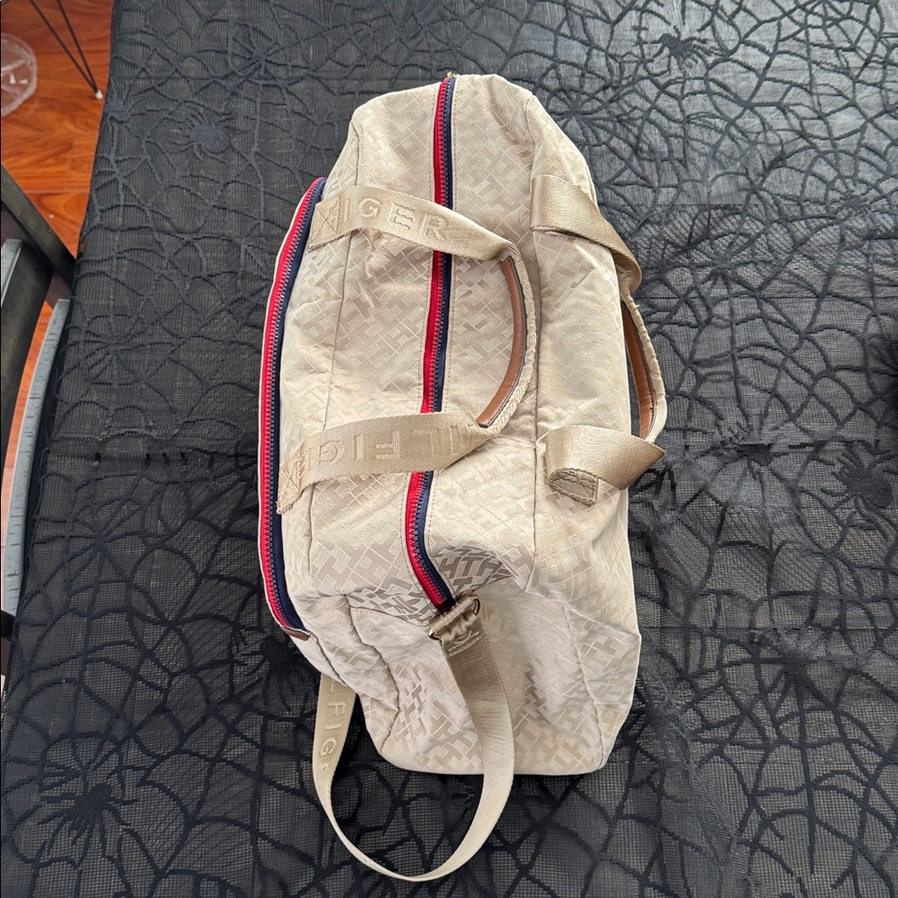 Tommy Hilfiger Beige and Red Duffel Bag - Picture 3 of 7